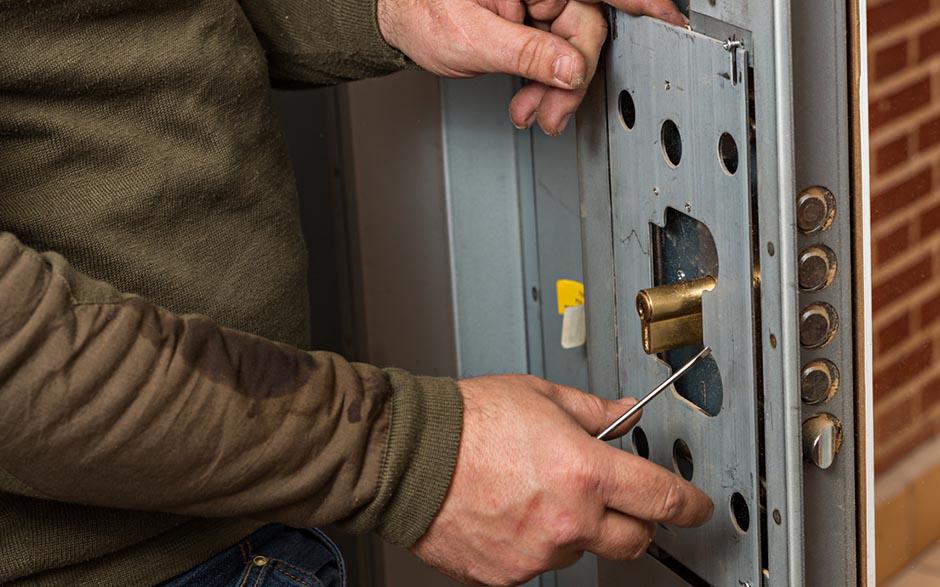 comment changer un barillet de porte Marseille 9