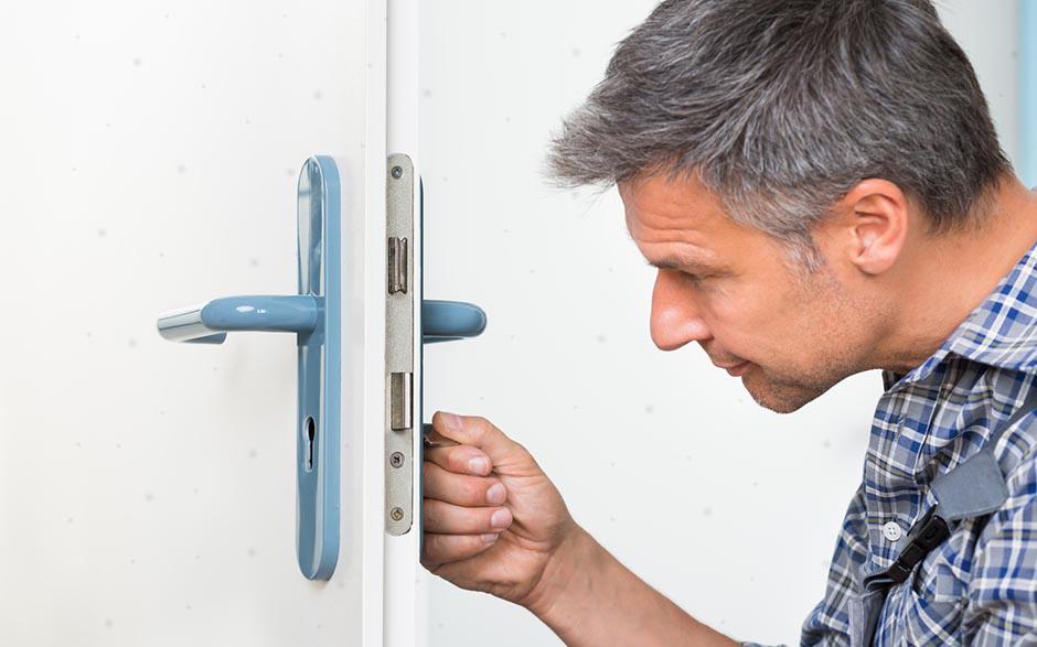 installer serrure porte Paris 12